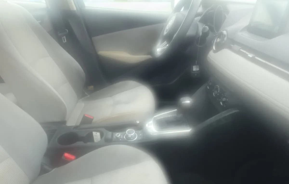 2019 TOYOTA YARIS LE 4