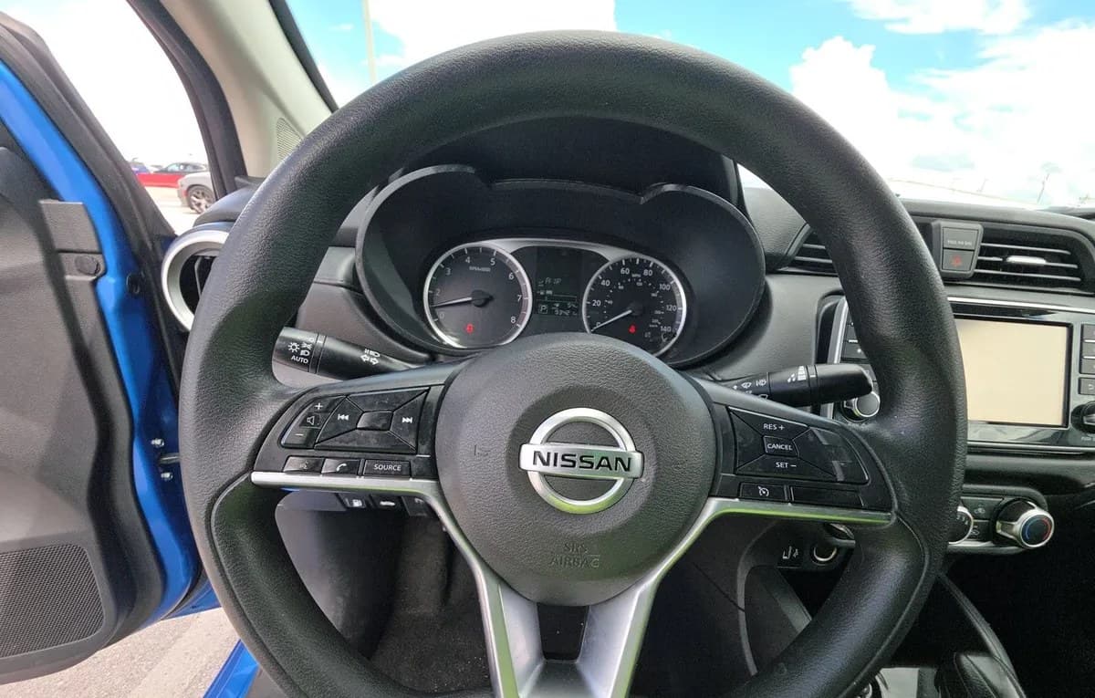 2020 NISSAN VERSA S 7
