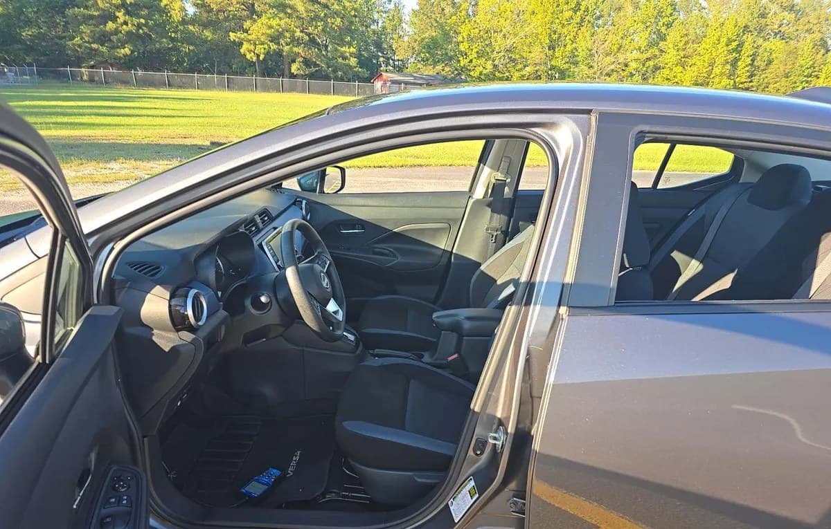 2025 NISSAN VERSA SV 4