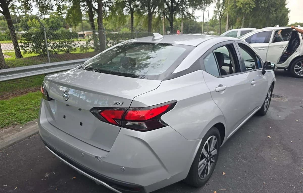 2021 NISSAN VERSA SV 3