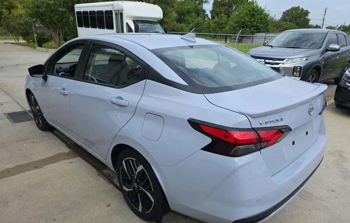 2024 NISSAN VERSA SR 3