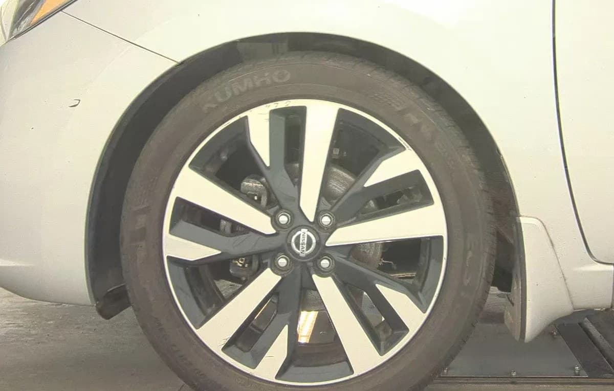 2021 NISSAN VERSA SR 6