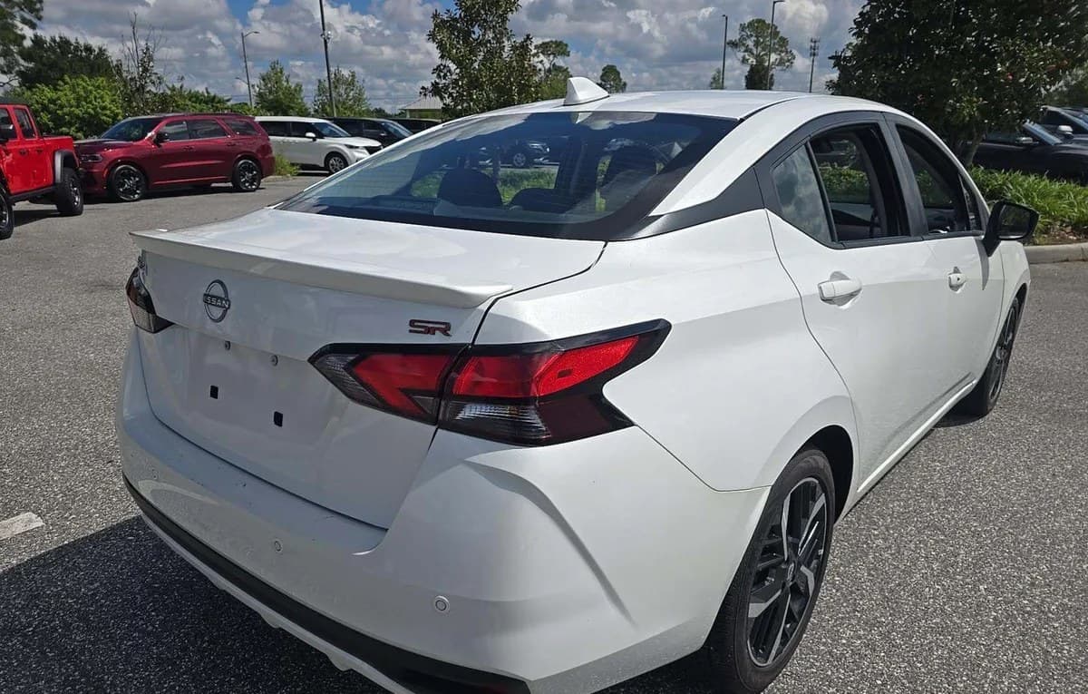 2024 NISSAN VERSA SR 4