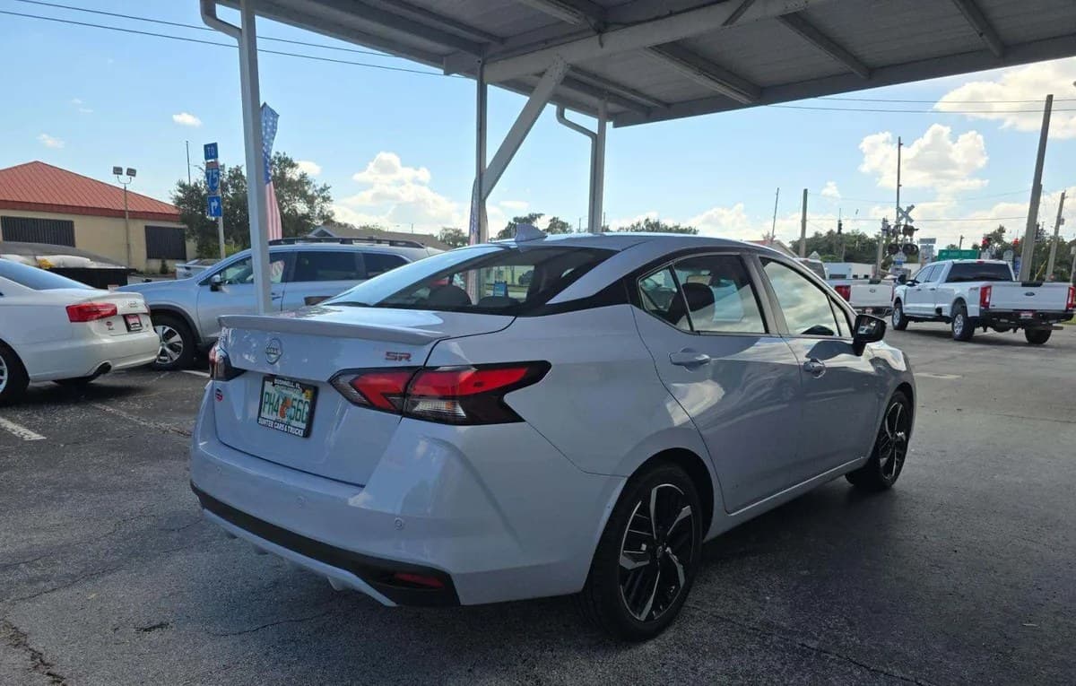 2024 NISSAN VERSA SR 4