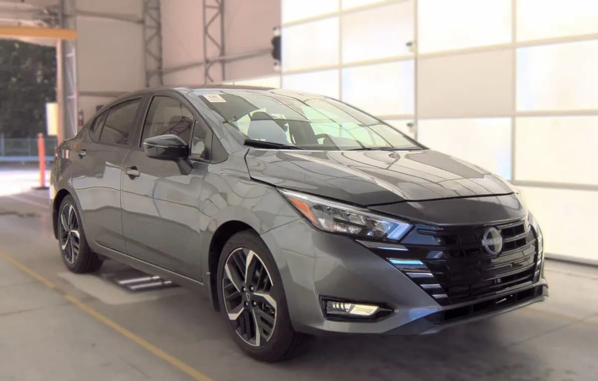 2025 NISSAN VERSA SR 4