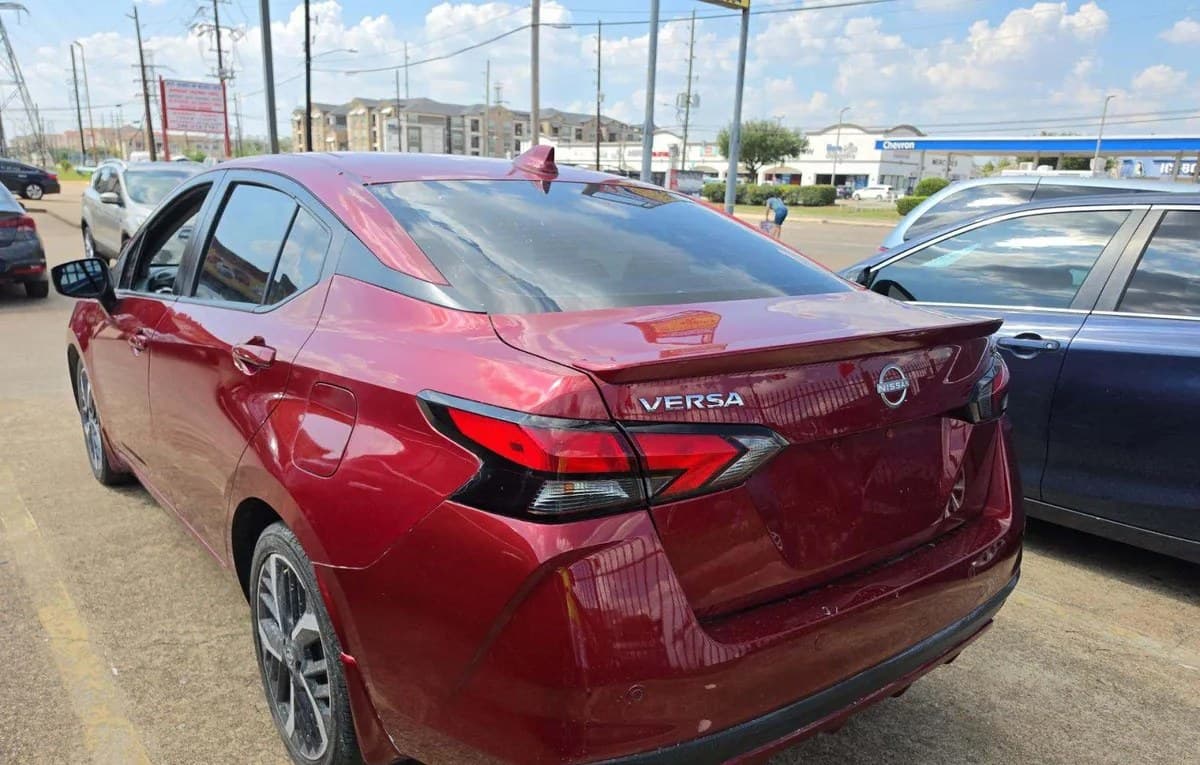 2025 NISSAN VERSA SR 3