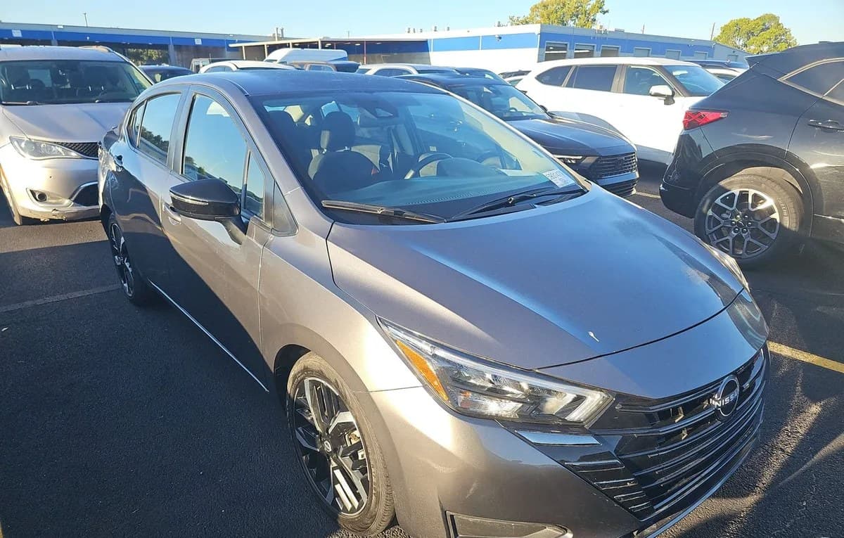 2025 NISSAN VERSA SR 4