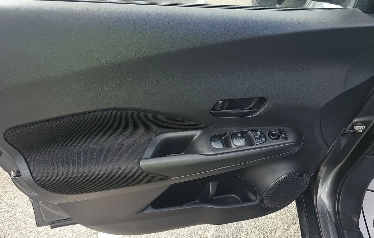 2021 NISSAN KICKS S 6