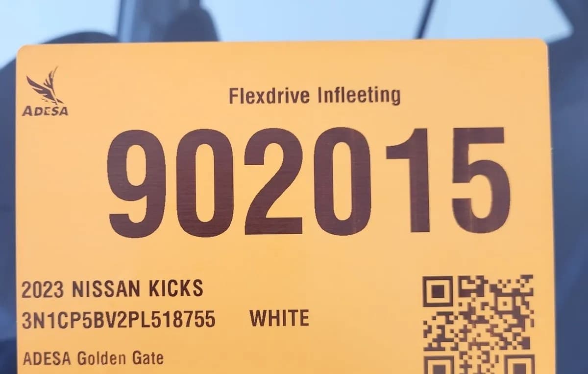 2023 NISSAN KICKS S 3