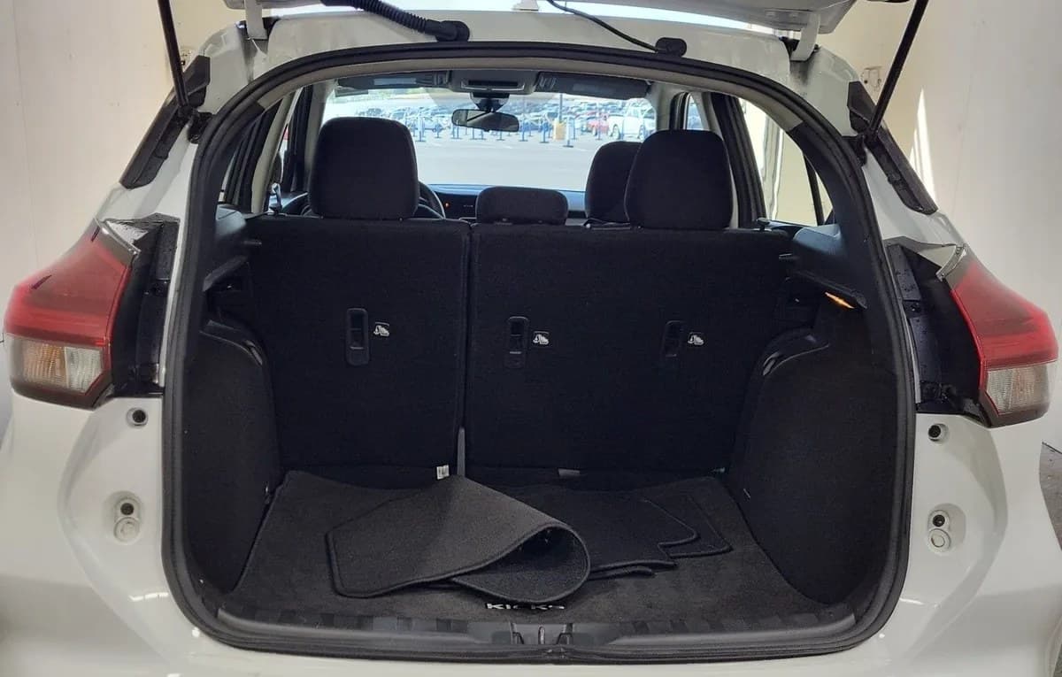 2023 NISSAN KICKS S 4