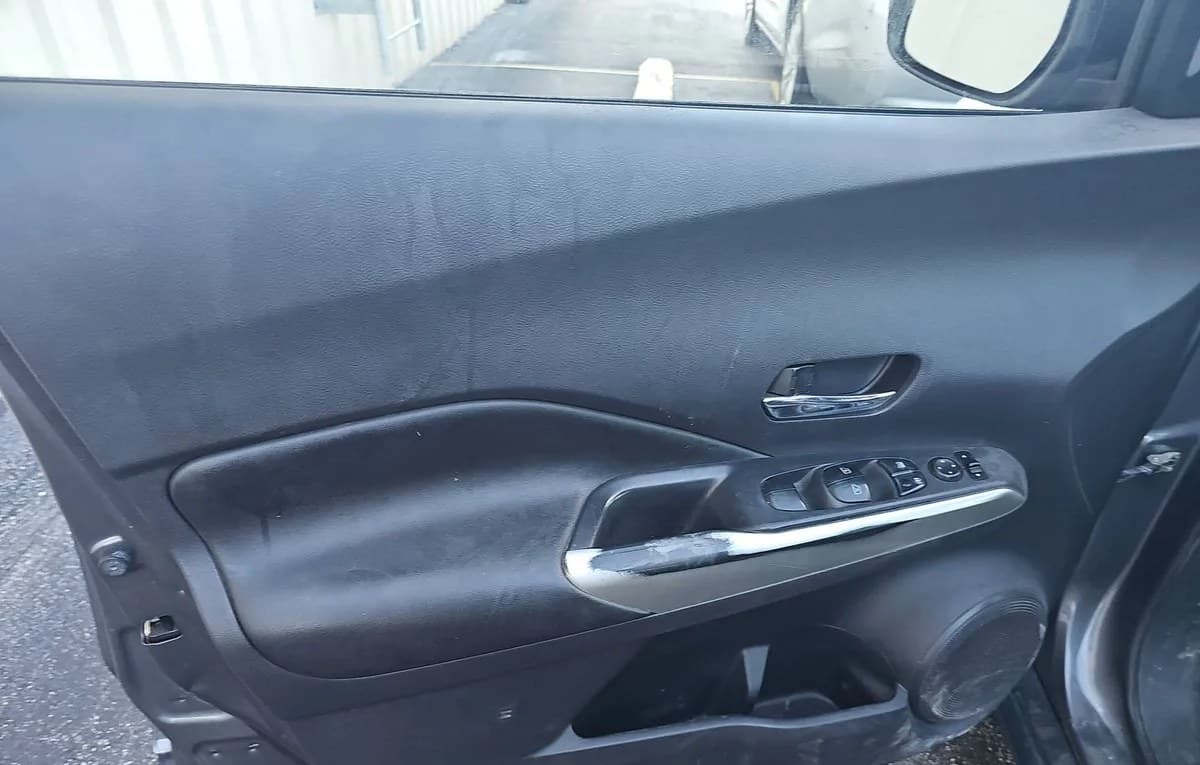 2019 NISSAN KICKS SR 6