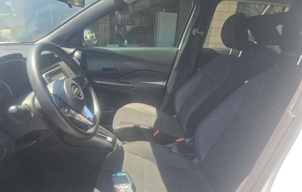 2019 NISSAN KICKS S 4