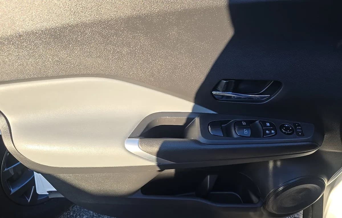 2021 NISSAN KICKS SR 6