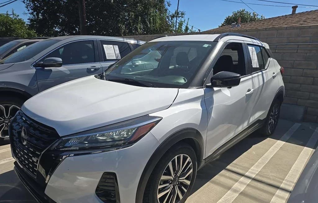 2024 NISSAN KICKS SR