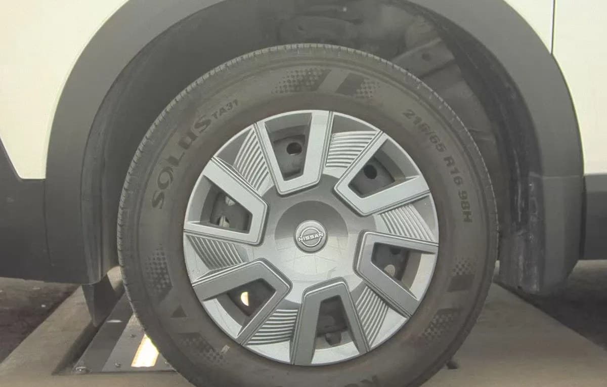 2025 NISSAN KICKS S 6