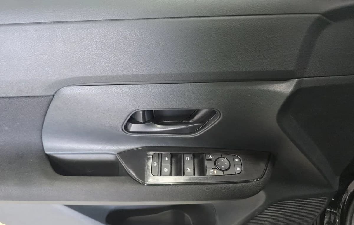 2025 NISSAN KICKS S 6