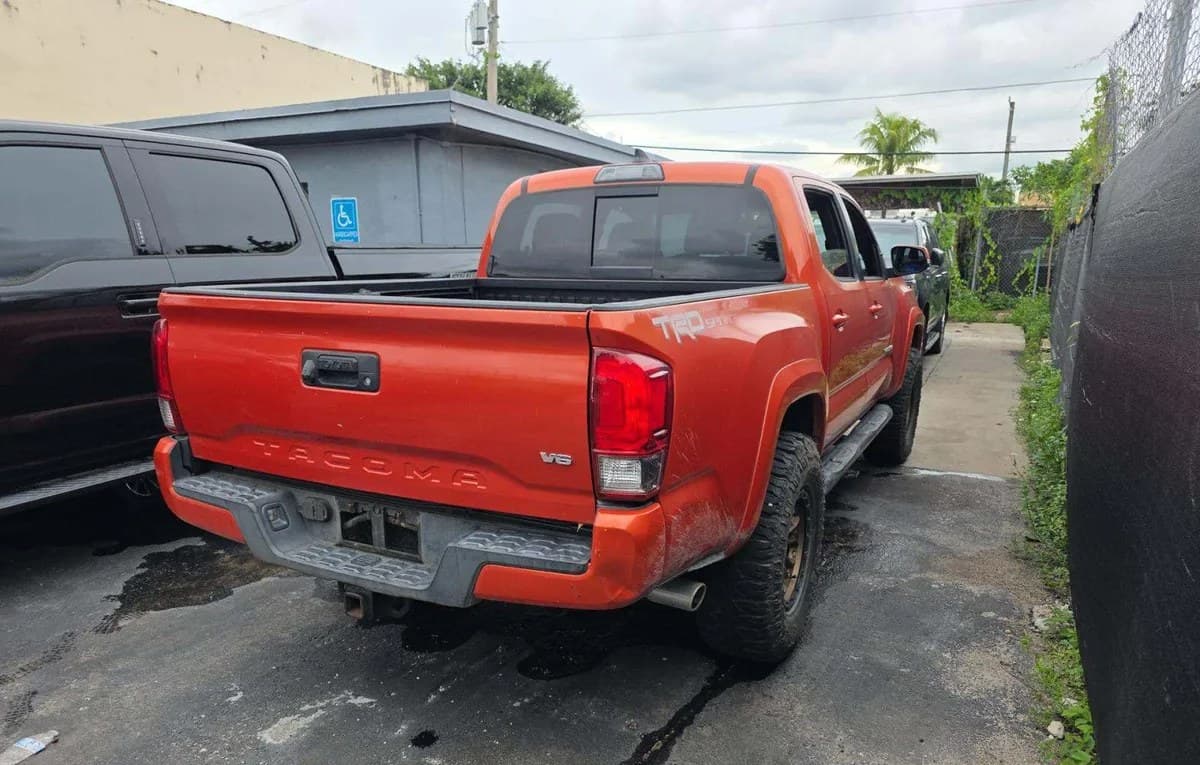 2017 TOYOTA TACOMA TRD SPORT CREW CAB MEDIUM BED 4