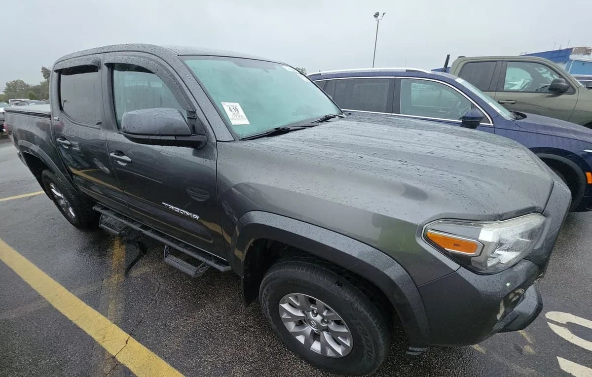 2017 TOYOTA TACOMA SR5 CREW CAB MEDIUM BED 4