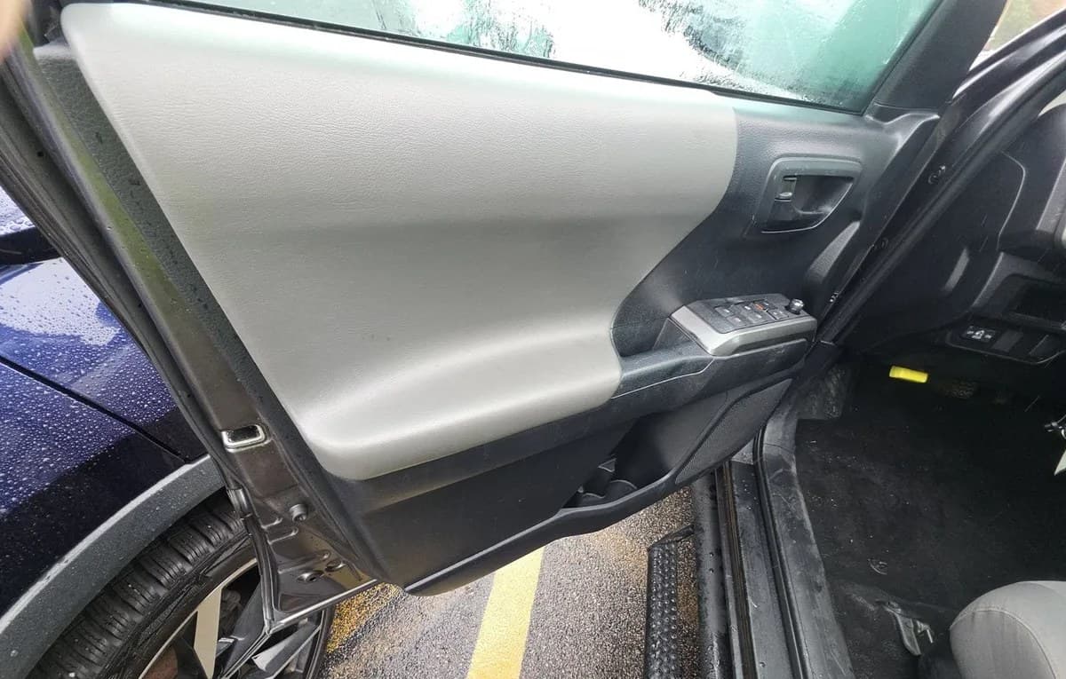 2017 TOYOTA TACOMA SR5 CREW CAB MEDIUM BED 6
