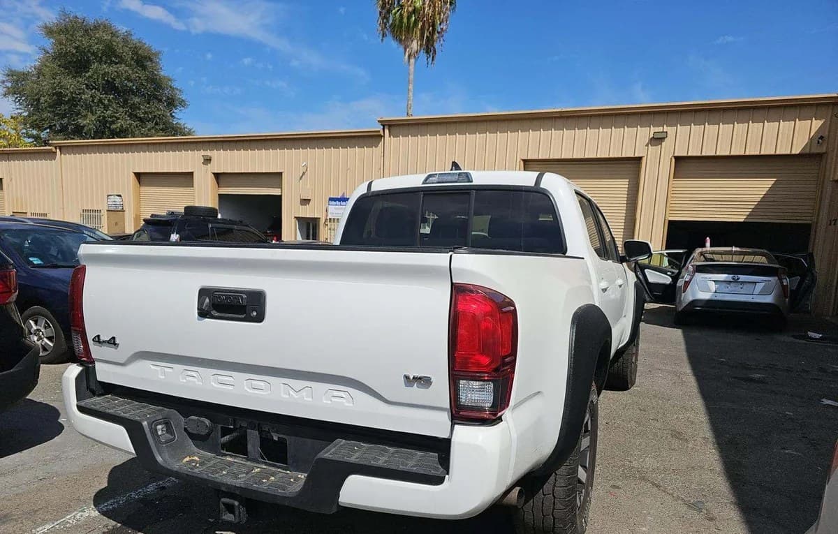 2019 TOYOTA TACOMA SR CREW CAB MEDIUM BED 4