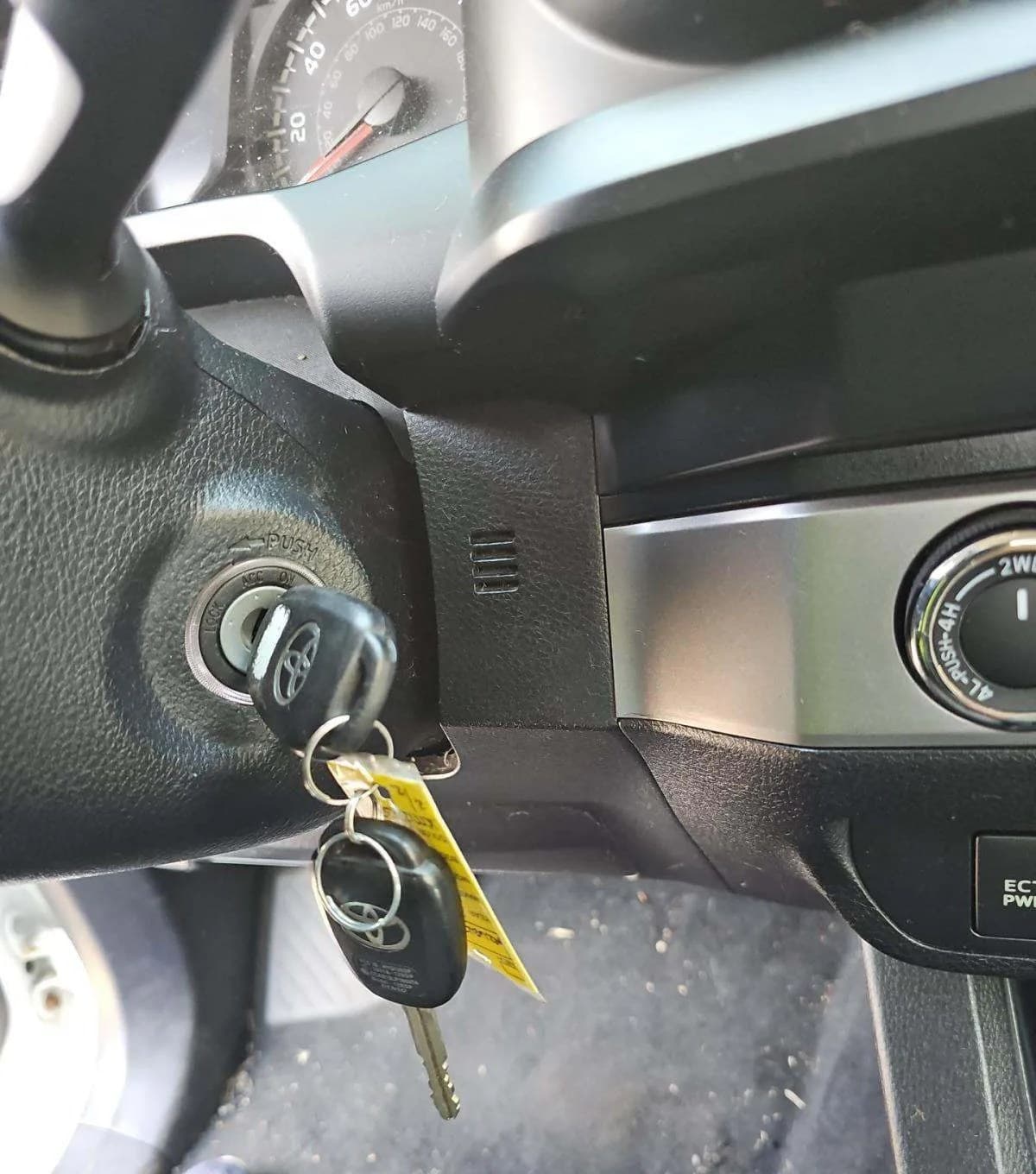 2019 TOYOTA TACOMA SR CREW CAB MEDIUM BED 5