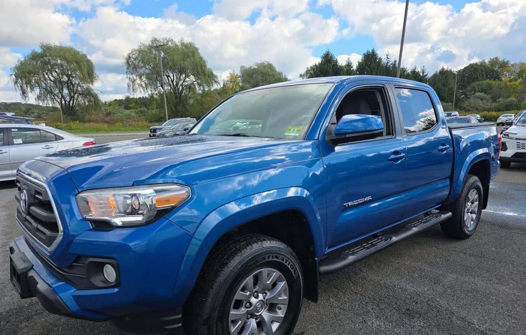 2017 TOYOTA TACOMA SR5 CREW CAB MEDIUM BED
