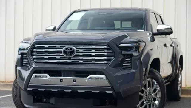 2025 TOYOTA TACOMA LIMITED CREW CAB MEDIUM BED