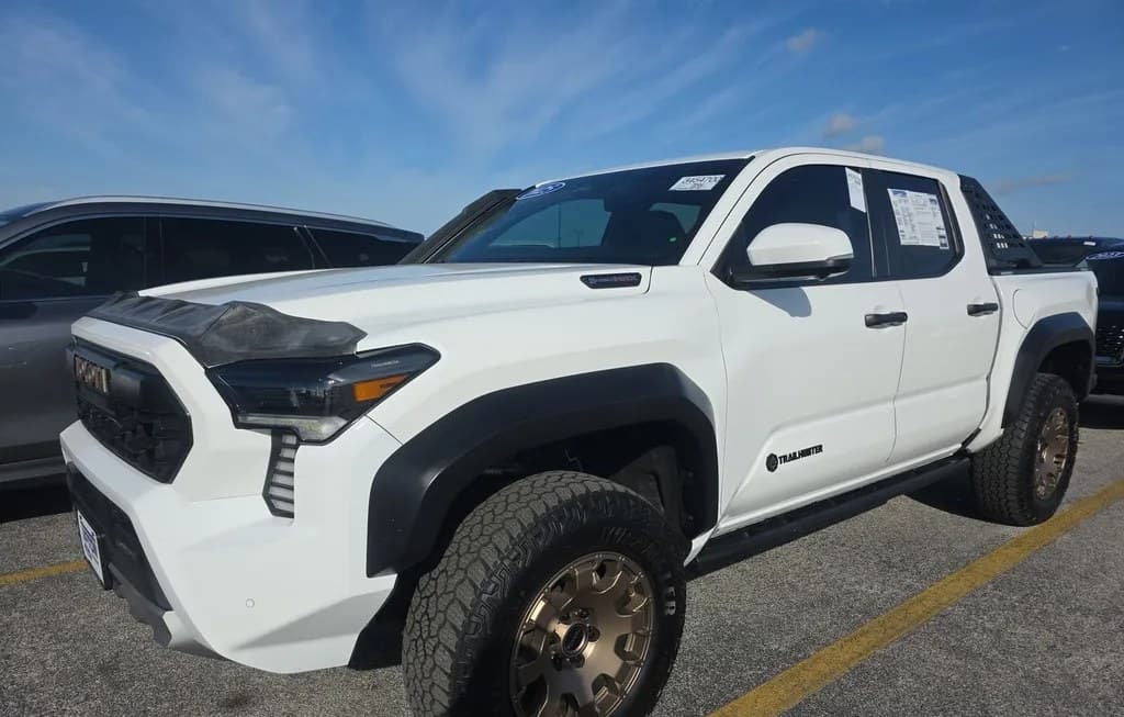 2025 TOYOTA TACOMA I-FORCE MAX TRAILHUNTER CREW CAB MEDIUM BED