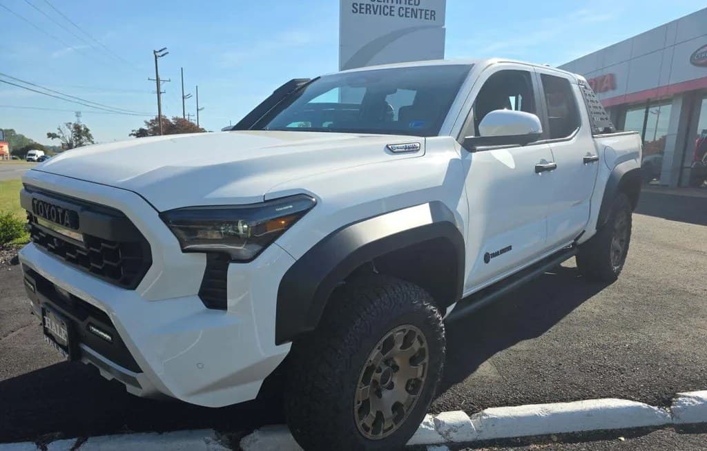2026 TOYOTA TACOMA I-FORCE MAX TRAILHUNTER CREW CAB MEDIUM BED
