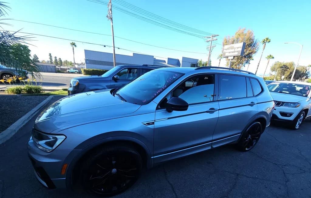 2021 VOLKSWAGEN TIGUAN SE R-LINE BLACK