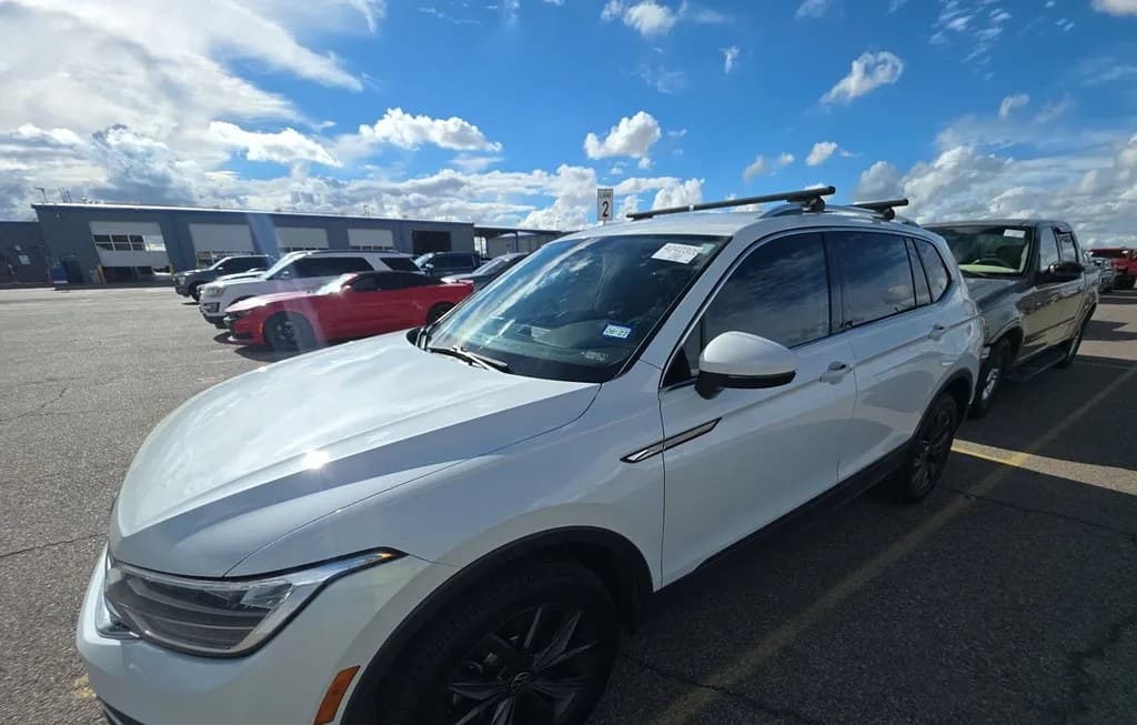 2023 VOLKSWAGEN TIGUAN SE 1