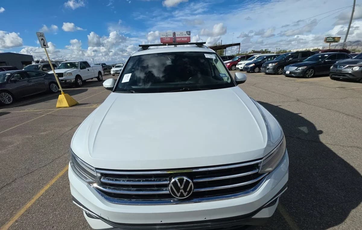 2023 VOLKSWAGEN TIGUAN SE 3