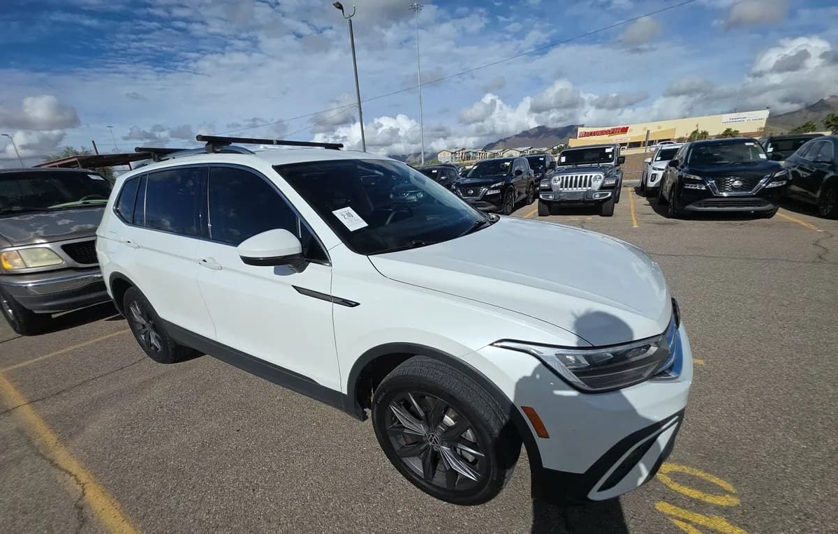 2023 VOLKSWAGEN TIGUAN SE 4