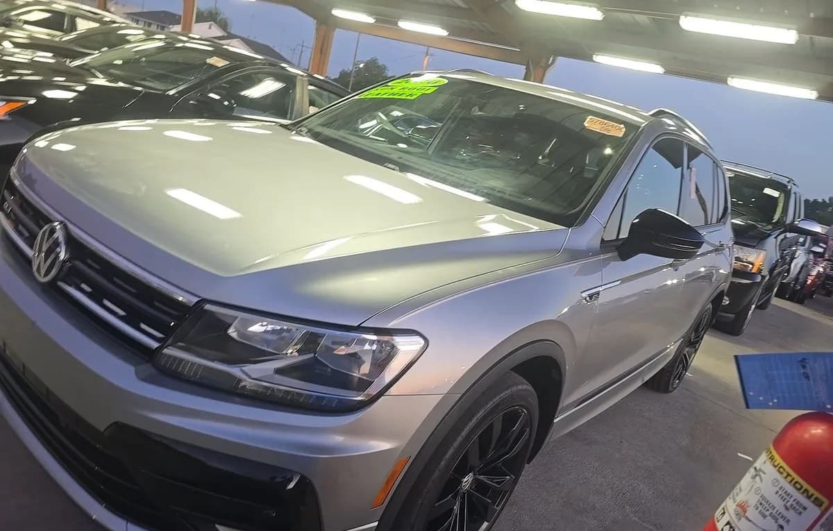 2020 VOLKSWAGEN TIGUAN 2.0T SE R-LINE Black 2