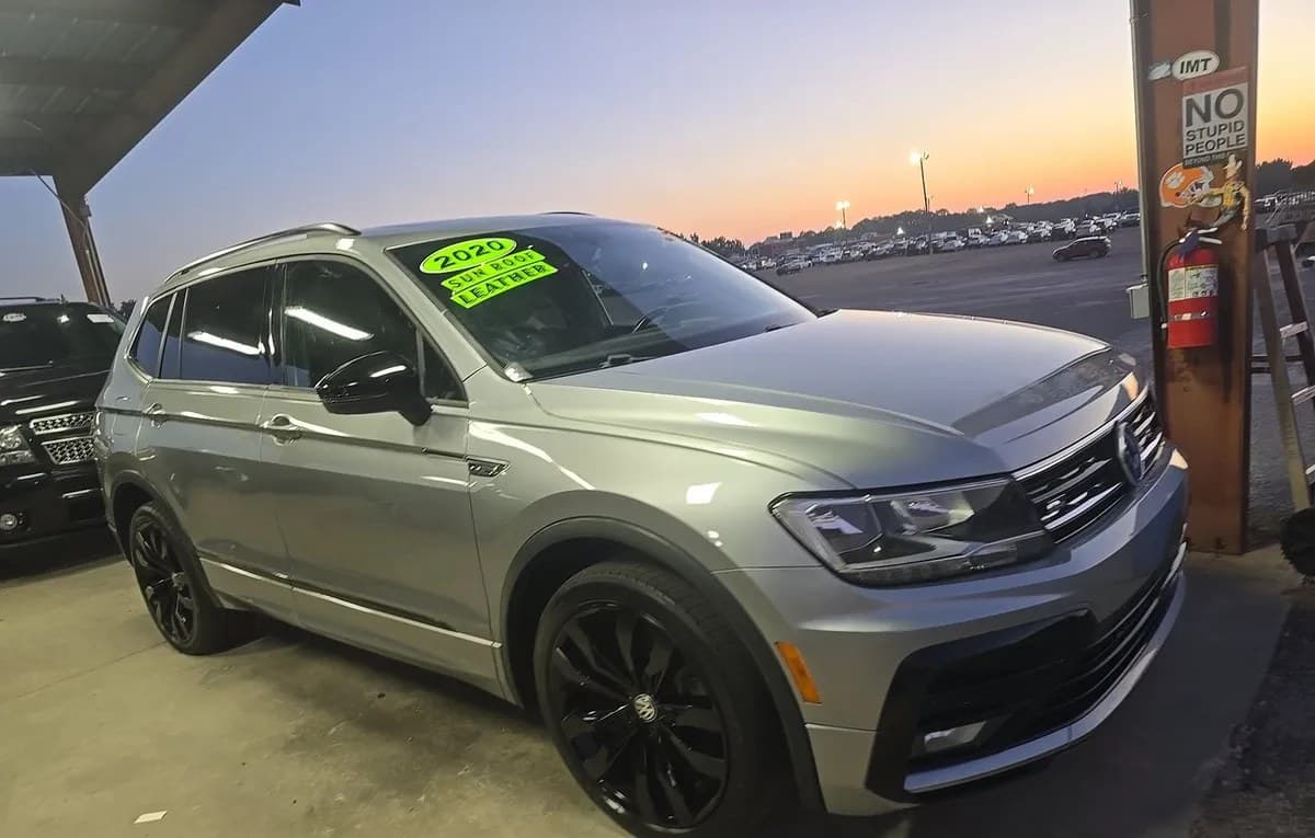 2020 VOLKSWAGEN TIGUAN 2.0T SE R-LINE Black 4