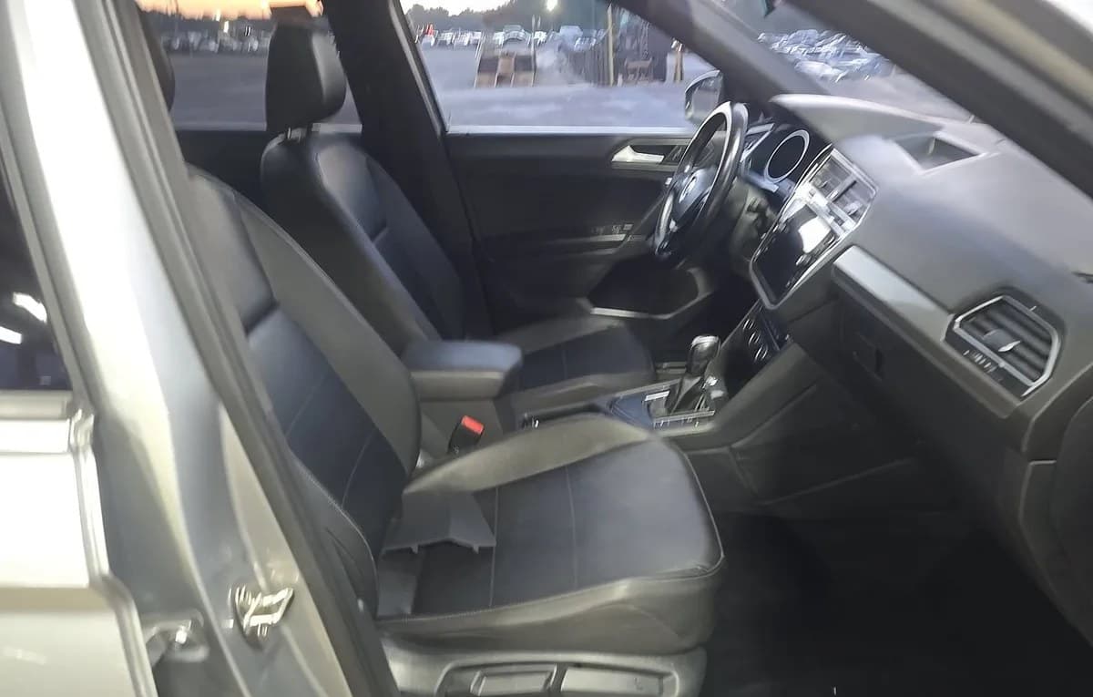 2020 VOLKSWAGEN TIGUAN 2.0T SE R-LINE Black 5