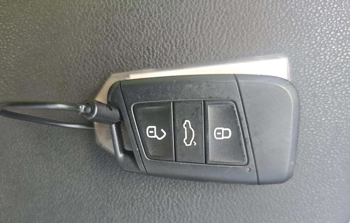 2025 VOLKSWAGEN TAOS S 5