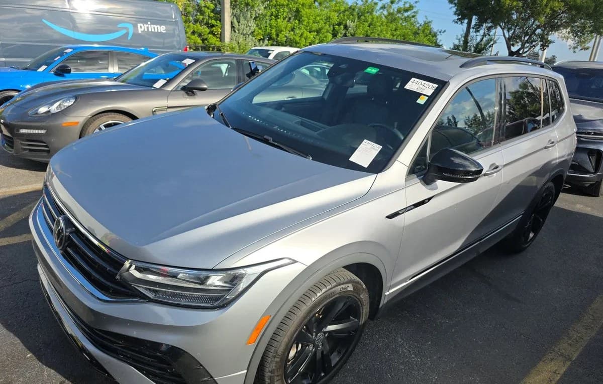 2023 VOLKSWAGEN TIGUAN SE R-LINE BLACK 2