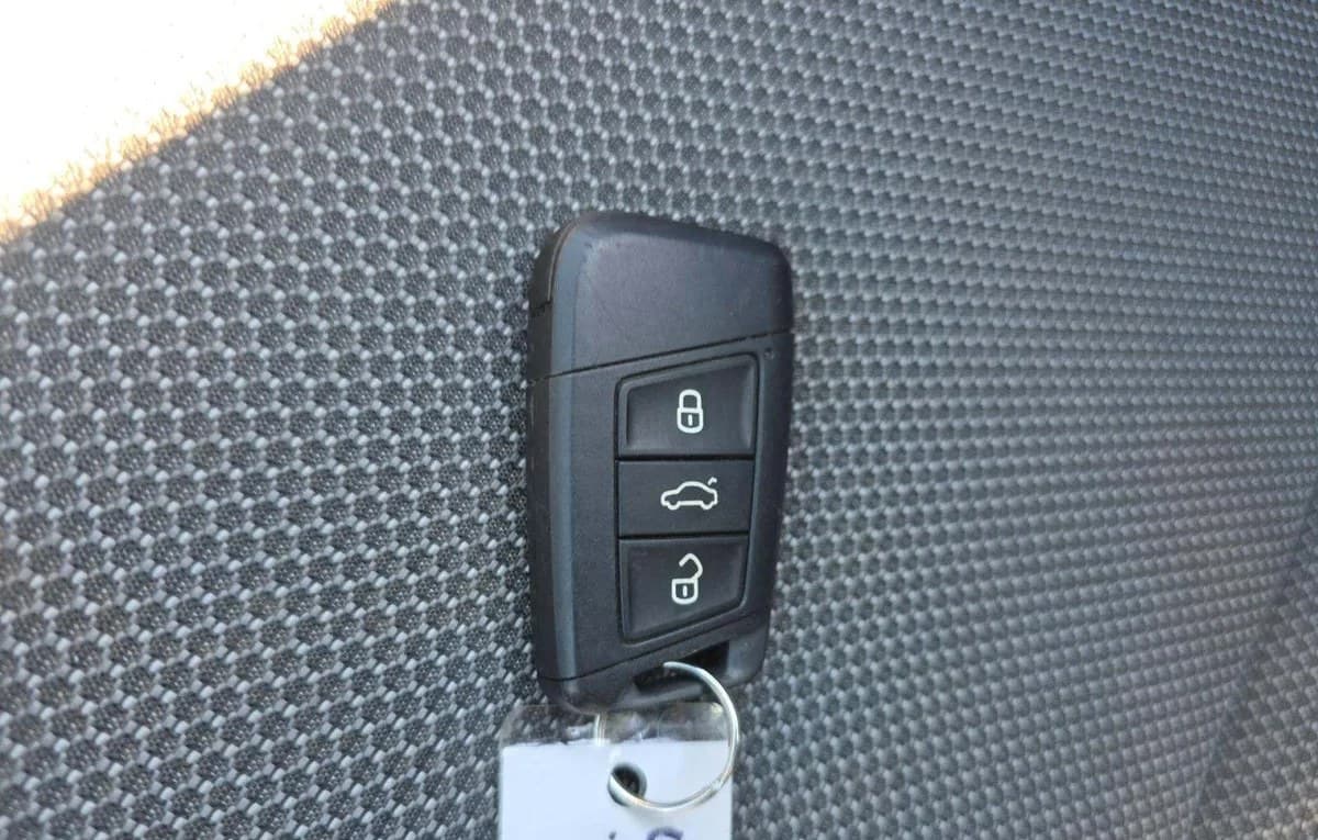 2023 VOLKSWAGEN TAOS S 5