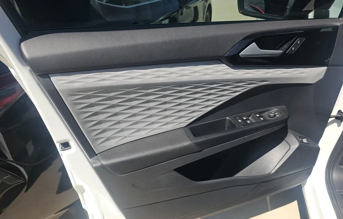 2023 VOLKSWAGEN TAOS S 6