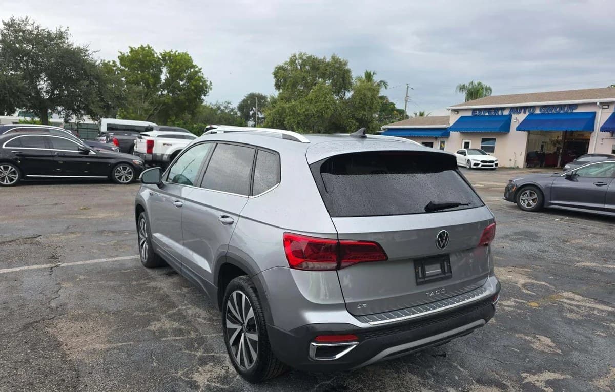 2023 VOLKSWAGEN TAOS SE 3