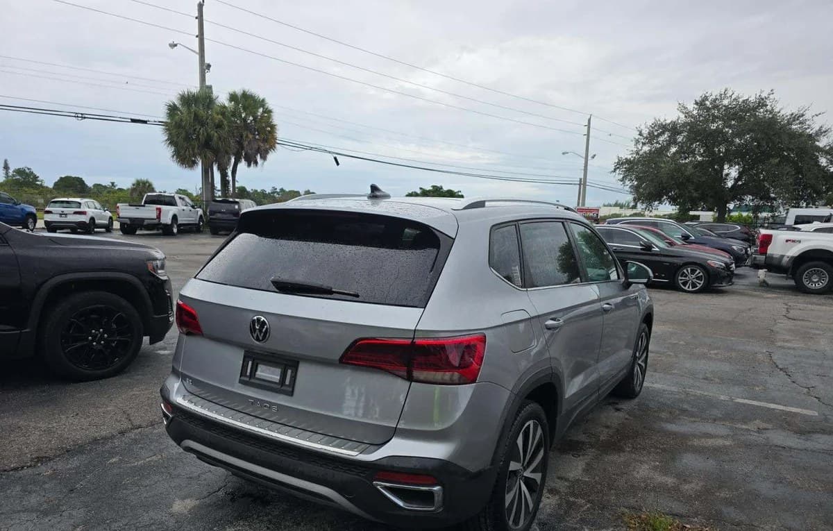 2023 VOLKSWAGEN TAOS SE 4
