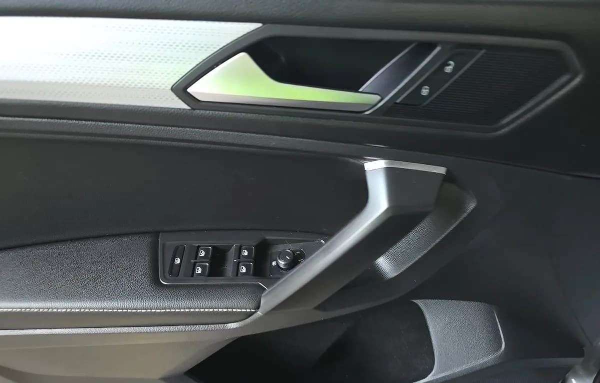 2023 VOLKSWAGEN TIGUAN S 6