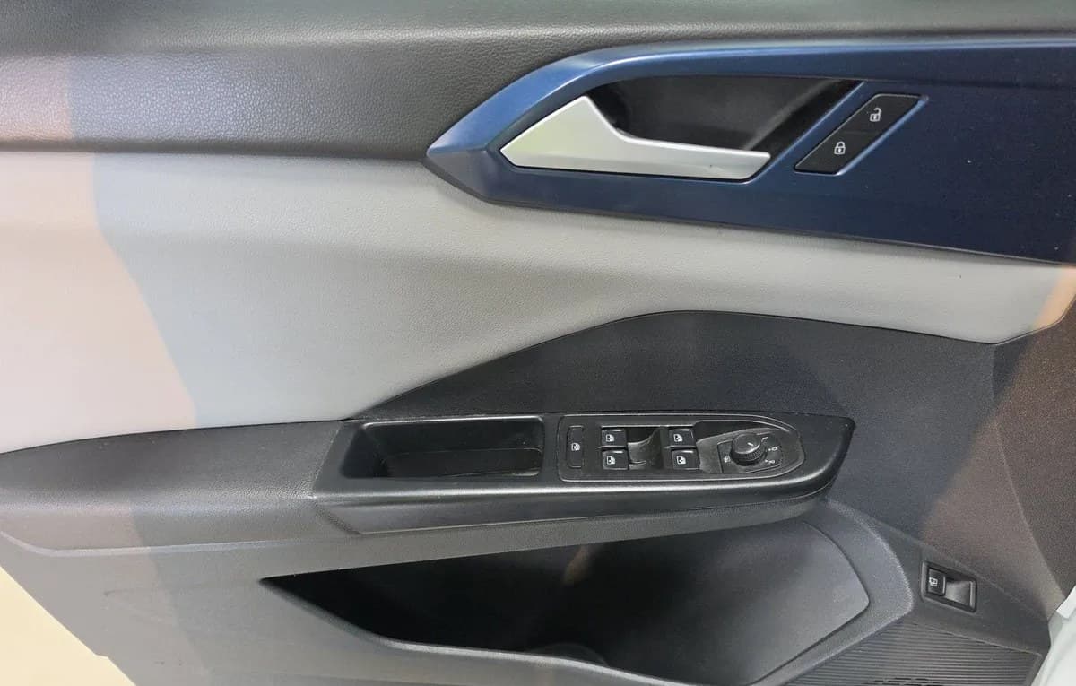 2023 VOLKSWAGEN TAOS SE 6