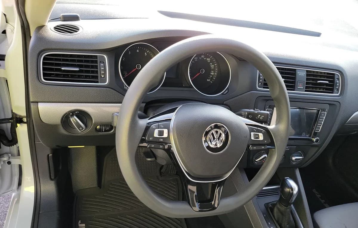 2017 VOLKSWAGEN JETTA 1.4T S 6
