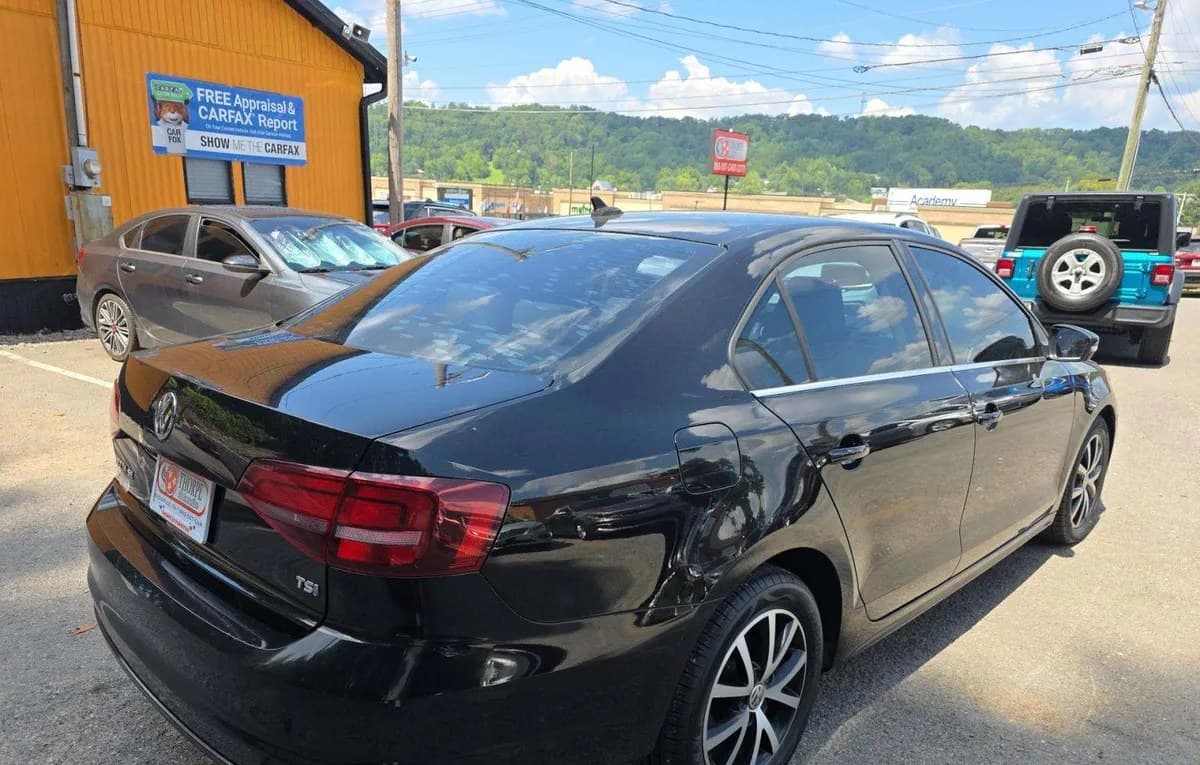 2017 VOLKSWAGEN JETTA SE 4