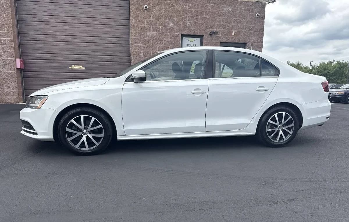 2017 VOLKSWAGEN JETTA SE 3