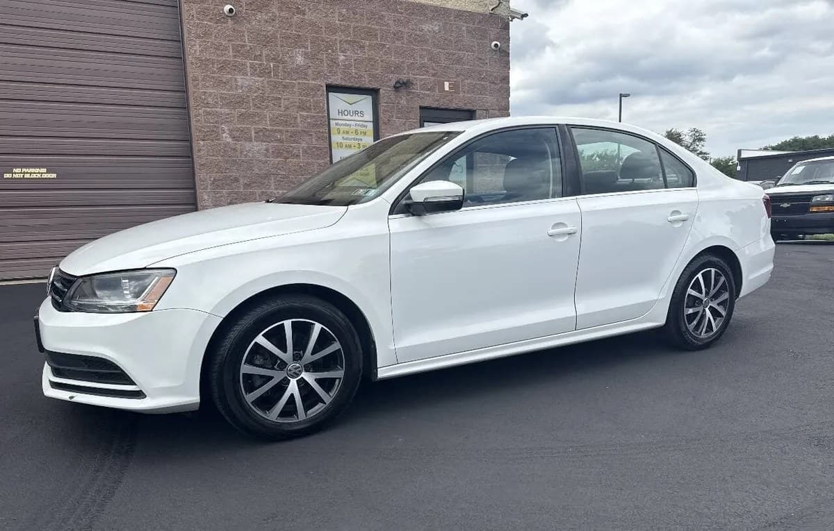 2017 VOLKSWAGEN JETTA SE 4