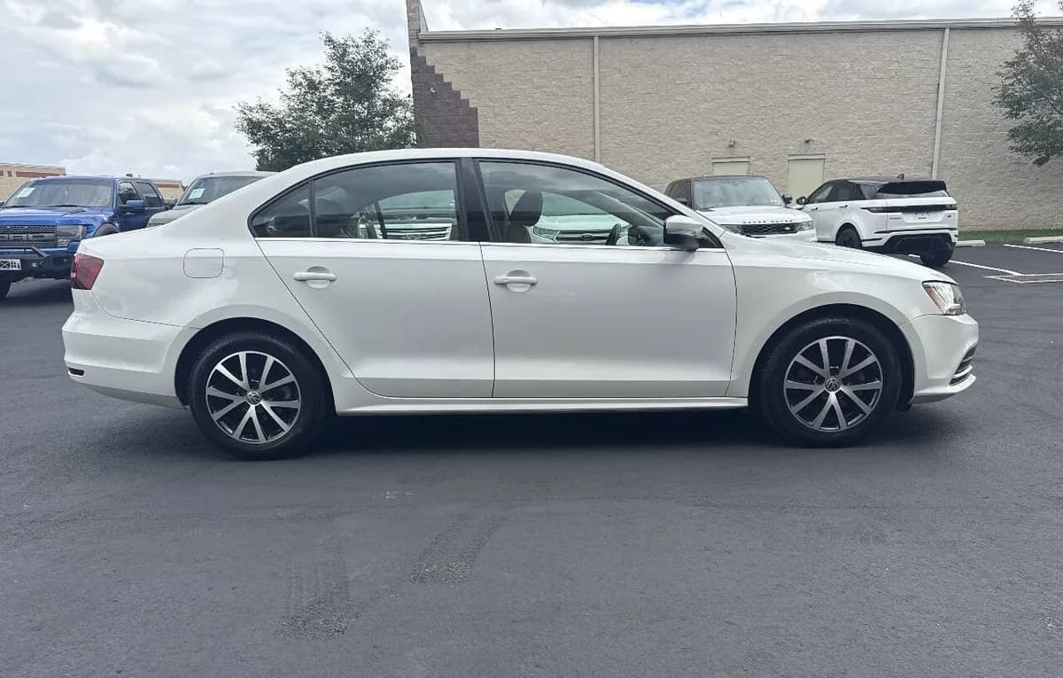2017 VOLKSWAGEN JETTA SE 5