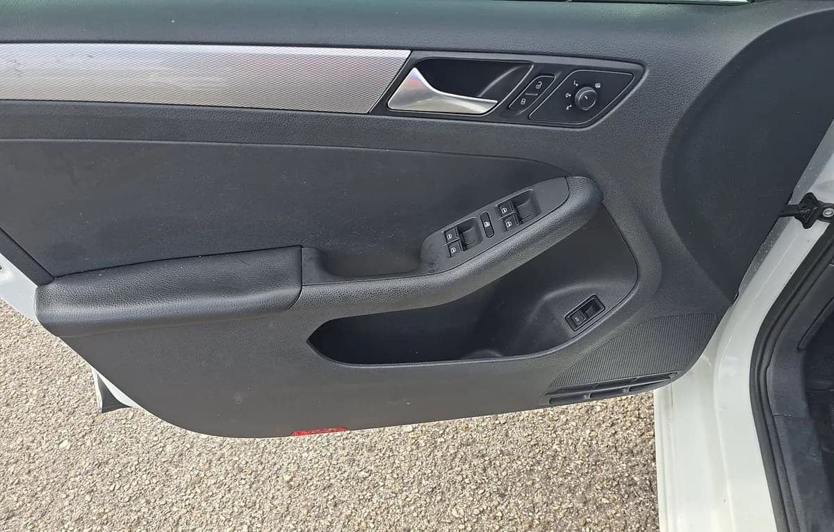 2017 VOLKSWAGEN JETTA SE 6